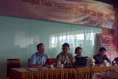 Puncak Hari Lanjut Usia Nasional Diperingati pada 29 Mei 2013 Puncak Hari Lanjut Usia Nasional Diperingati pada 29 Mei 2013