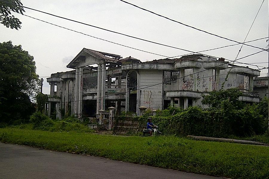 Rumah Hantu Darmo, Paling Seram & Terkenal di Surabaya