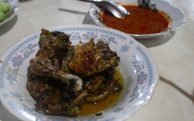 Puasnya Menyantap Ayam Taliwang dan Sambal Beberuk Khas 