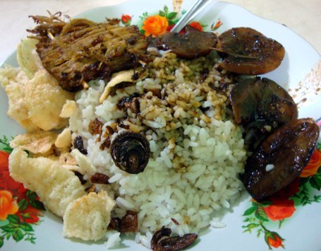 Nasi Uduk Bang Uwan: Nyang Enak dari Betawi Rawa Belong