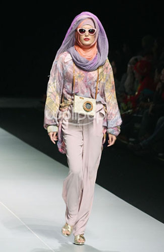 Hijab Style Guide: 10 Ide Mix & Match Warna Pastel Ala 