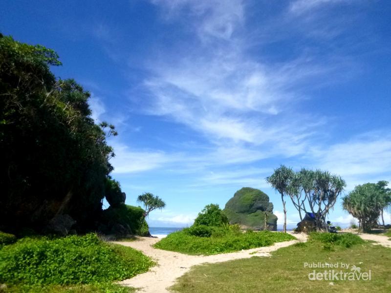 Liburan Panjang  Imlek ke 5 Pantai Keren di  Malang  3