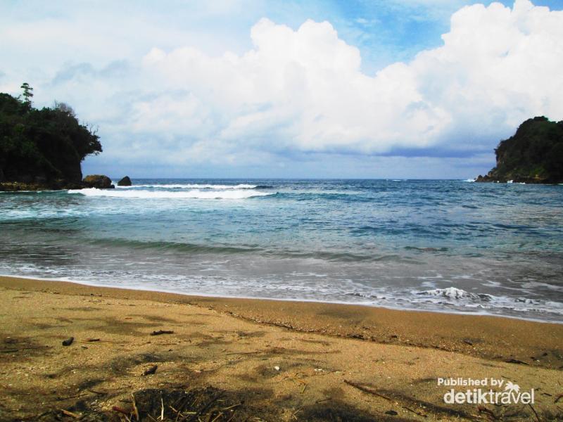 Pantai Pangi, Surga Kecil Milik Blitar