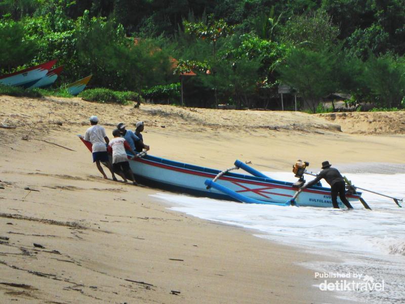 Pantai Pangi, Surga Kecil Milik Blitar - 6