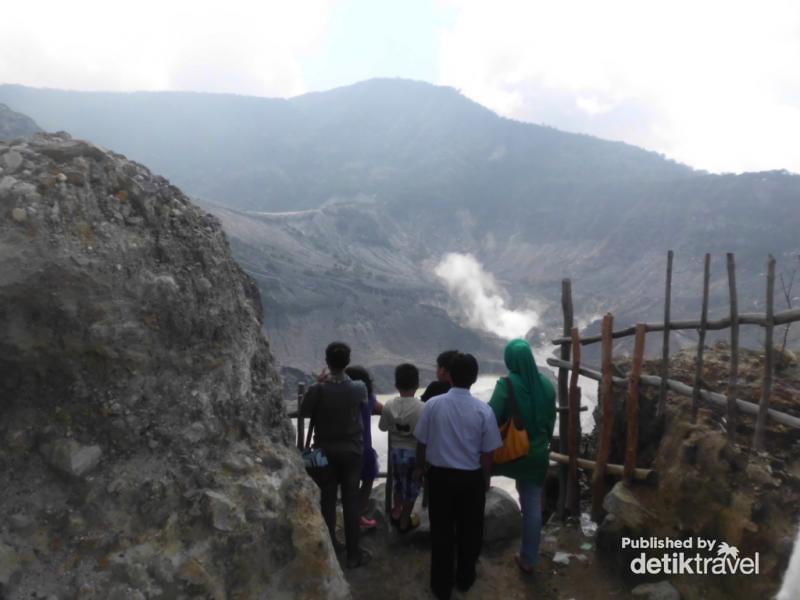 Menikmati Akhir Pekan di Gunung Tangkuban Perahu - 3