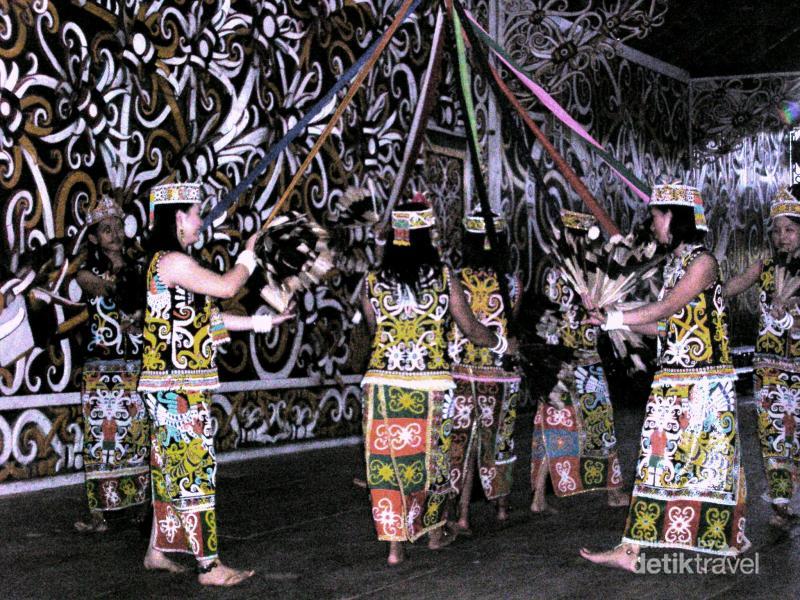 Berkenalan dengan Suku Dayak Kenyah di Samarinda