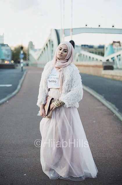 Hijab Style: Gaya Street Chic Riba Zai, Fashion Blogger 