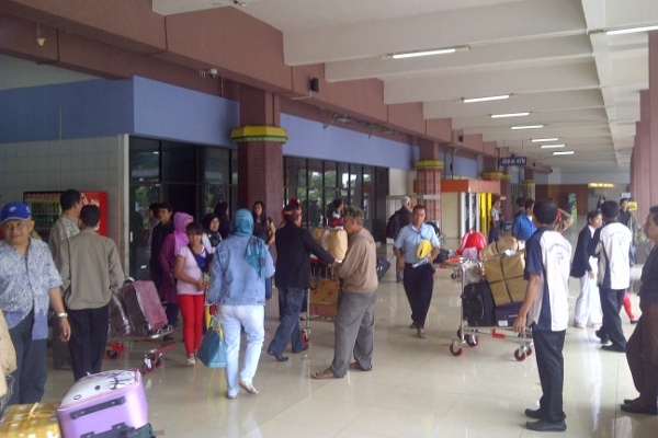 Cara Naik Pesawat Di Bandara Halim | suka duka traveler yang naik pesawat dari bandara halim Cara Naik Pesawat Di Bandara Halim | suka duka traveler yang naik pesawat dari bandara halim