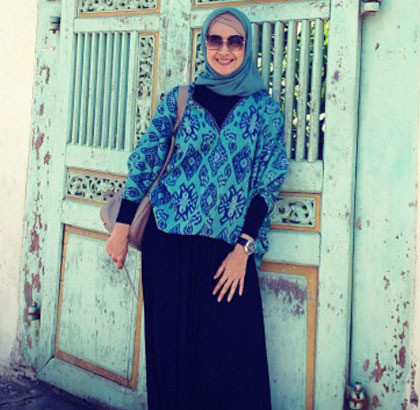 Hijab Style Alya Rohali Cantik dengan Gaya Sederhana  6