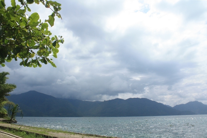 6 Danau di Indonesia yang Luas Bagai Lautan 6 Danau di Indonesia yang Luas Bagai Lautan