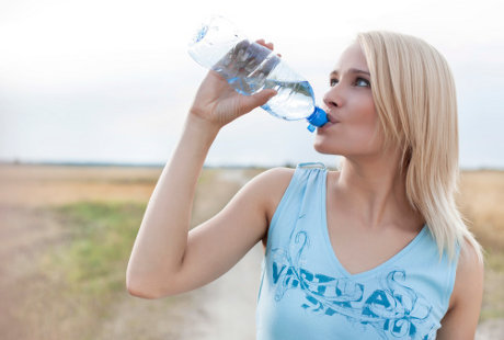 Bagaimana Cara Memilih Botol Minum yang Aman? Bagaimana Cara Memilih Botol Minum yang Aman?