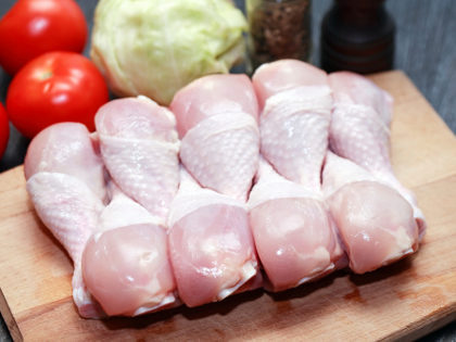 Kesalahan Saat Membersihkan Ayam Mentah yang Bisa Kesalahan Saat Membersihkan Ayam Mentah yang Bisa