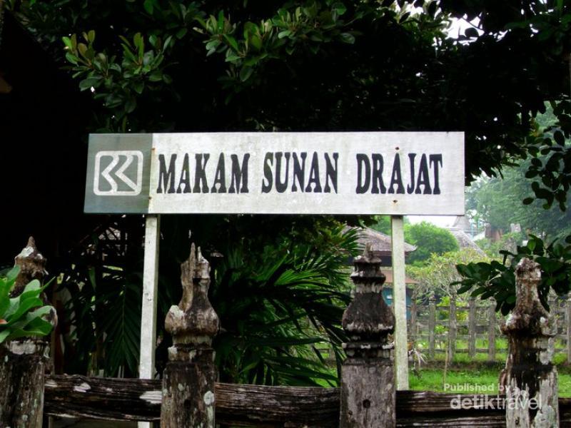 Menyambangi Makam Sunan Drajat