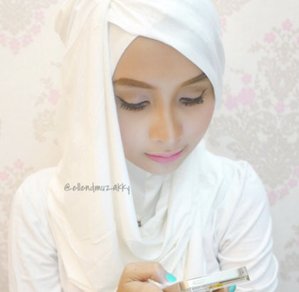 Hijab Style Saat Tren Jilbab  Instan  Ala Hana  CHSI 