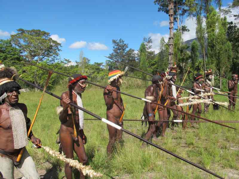 Potong Jari & 5 Hal Unik dari Suku Dani di Papua - 4