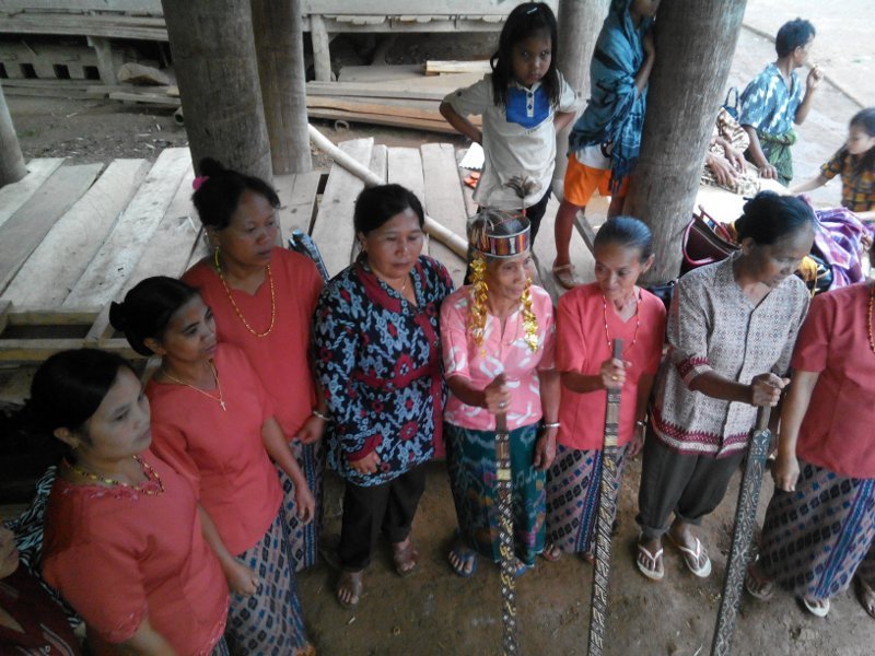 Nenek-nenek Jadi Penari di Tarian Madadang Tanah Toraja