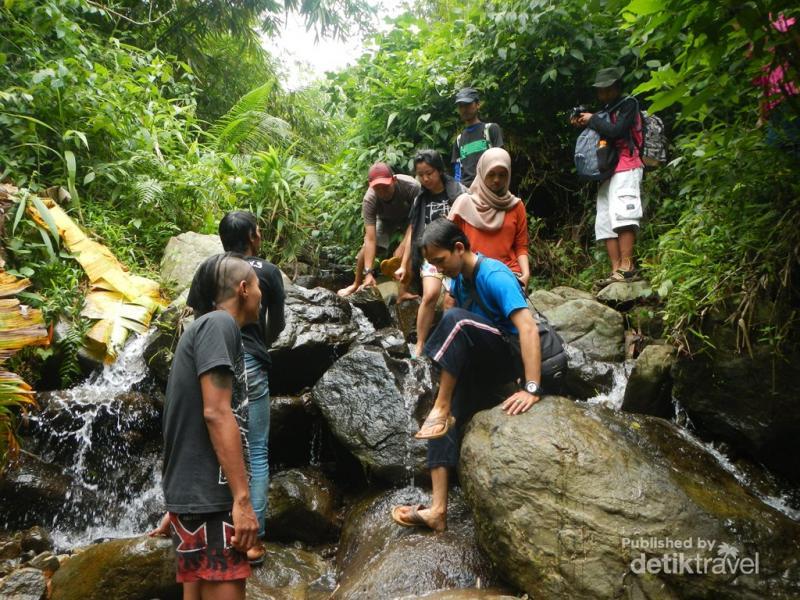 Leuwi Cipet & Leuwi Liyet, Sang Perawan Dari Bogor