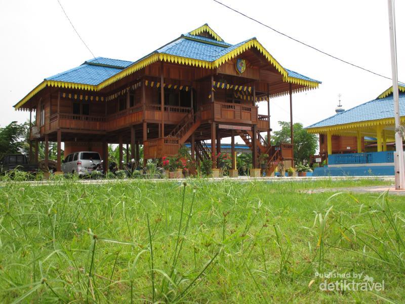 Rumah Adat Ini Jadi Kantor Camat di Sumatera Utara