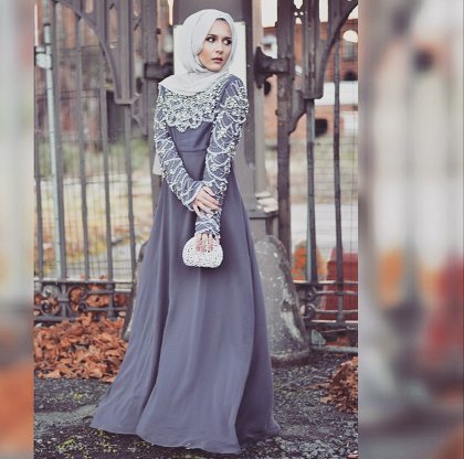 3 Resep Tampil Stylish dengan Hijab ala Dina Toki-O