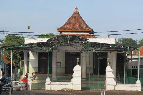 Wisata Religi di Cirebon, Ada Masjid & Kelenteng Antik - 6