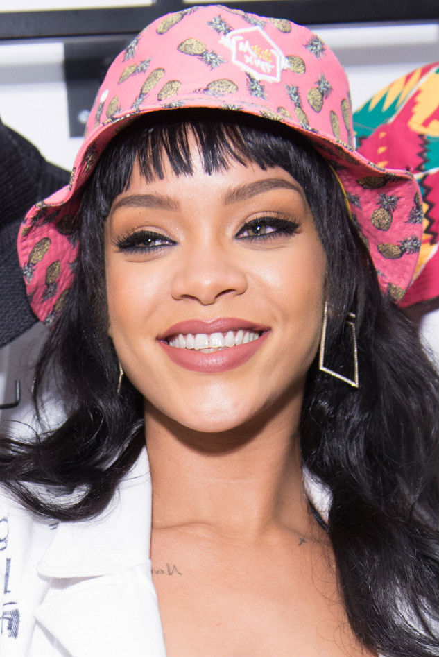 Rihanna Buat Bucket Hat Kembali Jadi Tren Fashionista