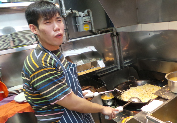 Pedagang Street Food Hadapi Tantangan Pertahankan Bisnis Makanan Pedagang Street Food Hadapi Tantangan Pertahankan Bisnis Makanan