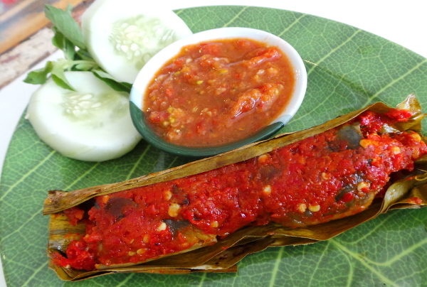 Singgasana Ikan Bakar: Pelasan Uling dan Nila Kendang Kempul yang Sedap Menyengat Singgasana Ikan Bakar: Pelasan Uling dan Nila Kendang Kempul yang Sedap Menyengat