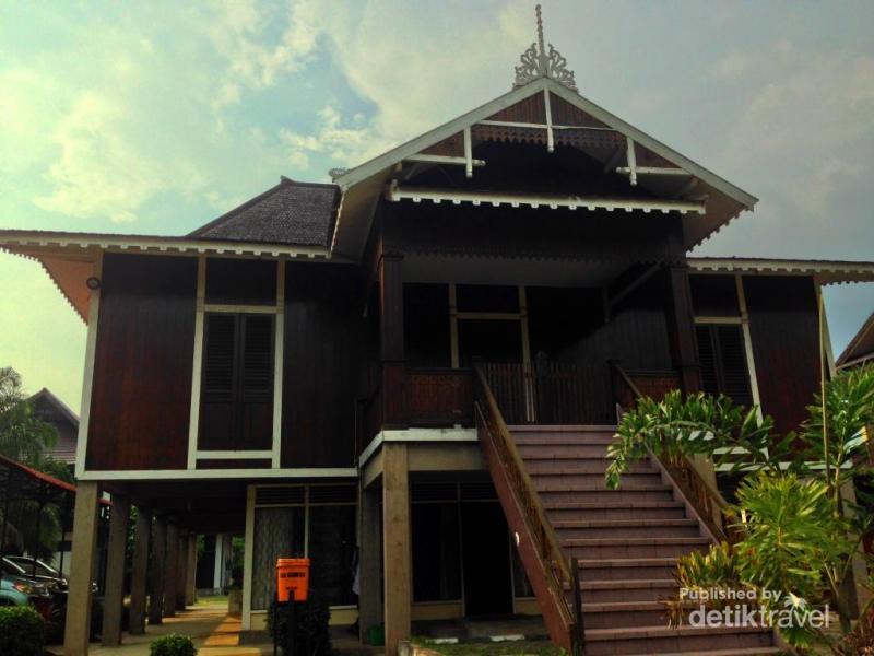 Gambar Rumah Adat Wakatobi. rumah adat sulawesi tenggara 