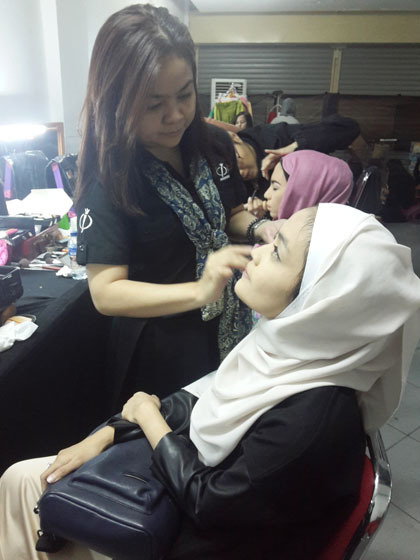 Foto: Melihat Sesi Make-Over Finalis Sunsilk Hijab Hunt di 