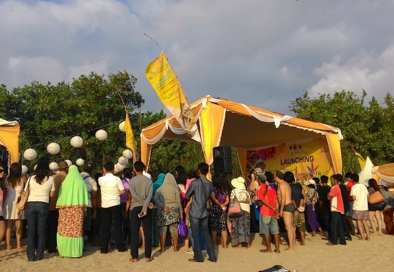 Promosi Festival Tomohon di Pantai Kuta Tarik Perhatian Turis