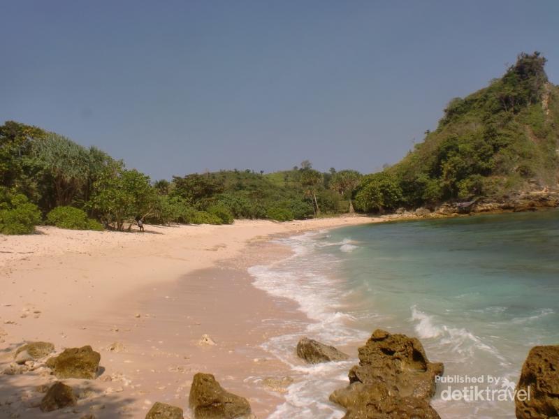 Batu Bekung  Pantai Eksotis di Malang Selatan 4