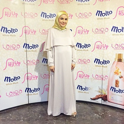 Foto: Busana Stylish Dina Tokio Hingga Ria Miranda Saat 