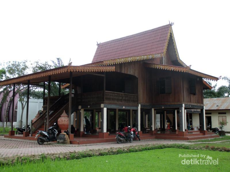  Rumah  Adat Suku Banjar Kalimantan  Ada Juga di Sumut