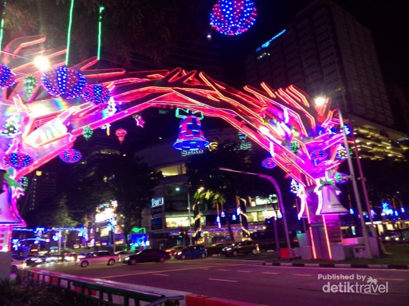 warna natal 2015 cantiknya warna warni hiasan natal di orchard road warna natal 2015 cantiknya warna warni hiasan natal di orchard road