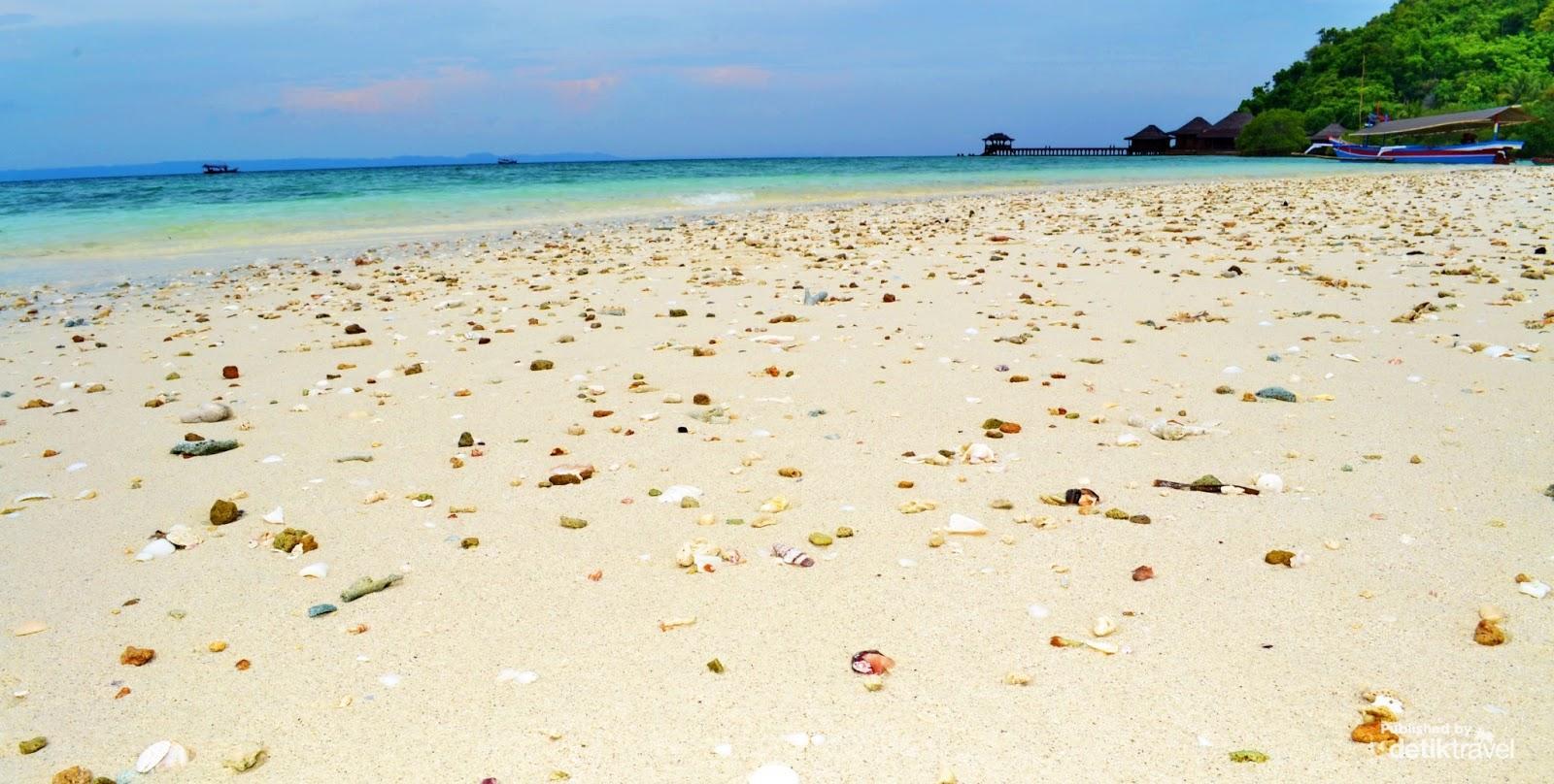 Pesona Pantai Eksotis Pulau Pahawang di Lampung 