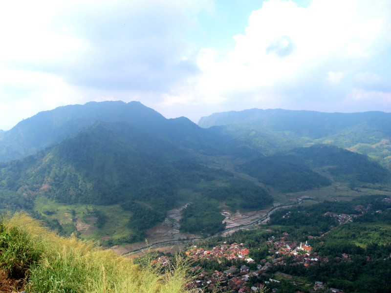  Pemandangan  Hijau dari Puncak Gunung Batu  Jonggol 2