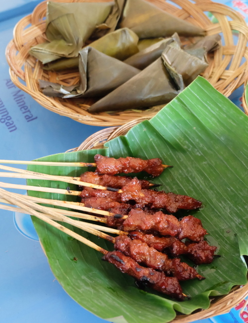 Nikmatnya Sate Rembiga Berbumbu Manis Pedas dari Lombok 2