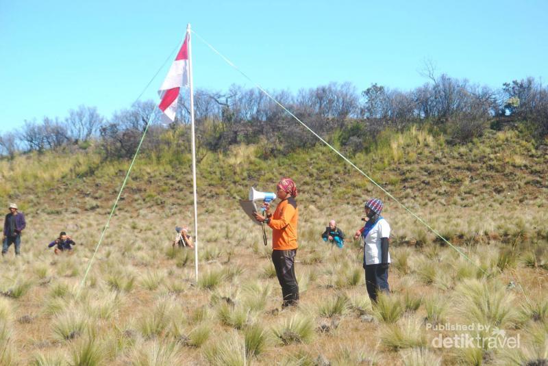 Memaknai Hari Kemerdekaan Lewat Upacara di Gunung Lawu - 3