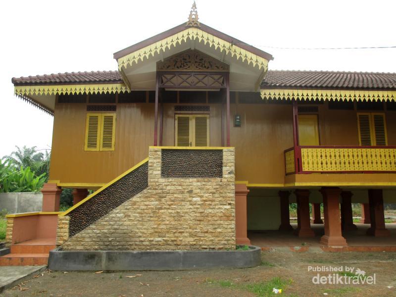 Melihat Istana Negeri Padang di Tebing Tinggi - 5