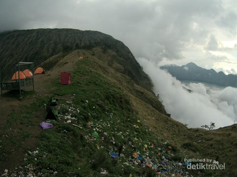 Gunung Bukan Tempat Sampah