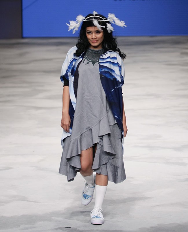 30 Gaya Selebriti di Indonesia Fashion Week 2016