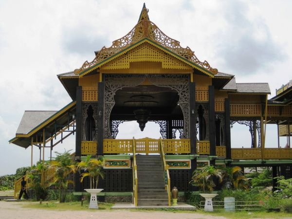 Rumah Adat Raja Ampat - Rumah Zee