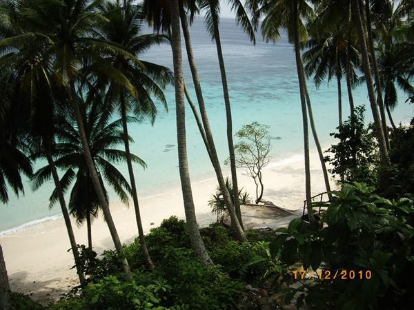 Pantai Sumur Tiga (dok. Sri Anindiati Nursastri/ detikTravel)