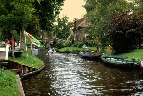 Giethoorn, Desa Apung Unik di Belanda - 2