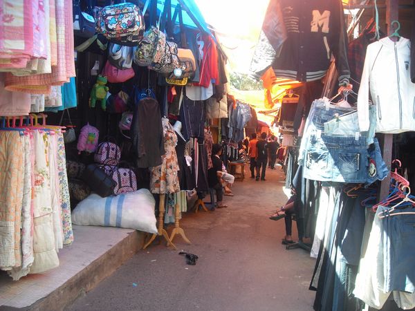 Inilah Tempat Belanja Baju Seken Berkualitas di Bukittinggi Inilah Tempat Belanja Baju Seken Berkualitas di Bukittinggi