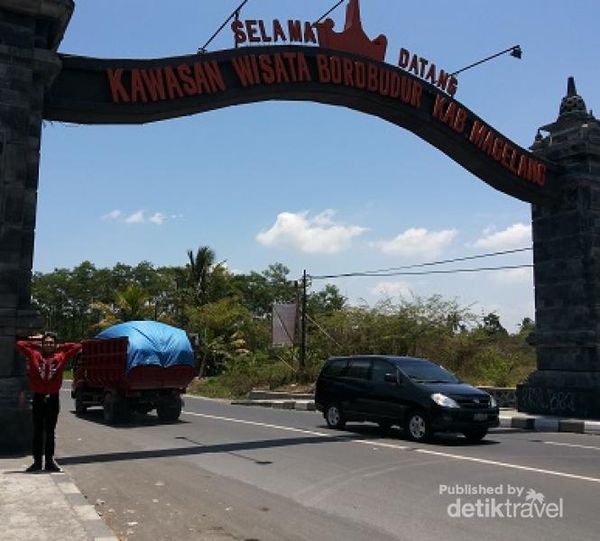 Indahnya Tugu Yogyakarta  Sampai Megahnya Borobudur 2