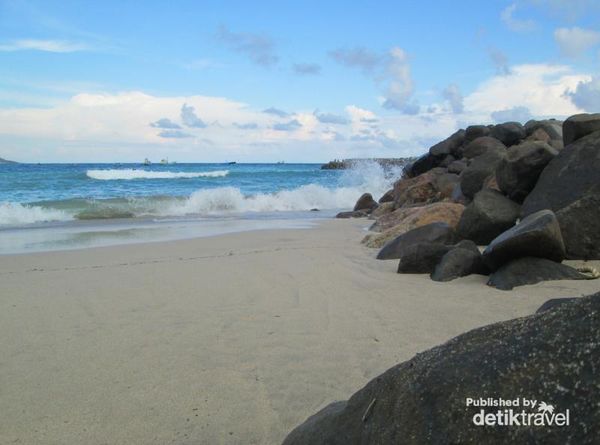 Kemping Seru di Pantai Tambakrejo Blitar 