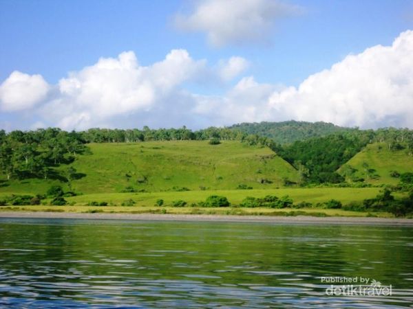 Mengintip Indahnya Pesisir Alor