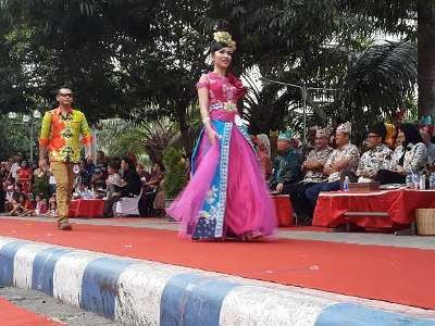 Semarak Banyuwangi Batik Festival Bertajuk Fashion on The Pedestrian