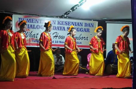 Hasil gambar untuk tarian katumbu bima ntb